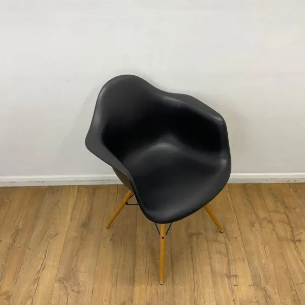 vitra eames black polypropylene canteen chair with oak 4 leg base