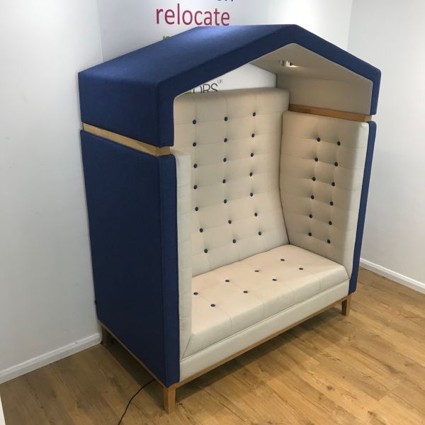 Used 2 Seater Frovi Jig Huddle Pod In Cream & Blue